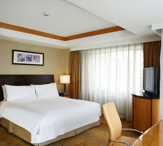 Radisson Collection Hotel, Yangtze Shanghai - Guest bedroom